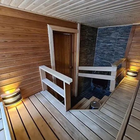 Apartamento Kurren Tupa Linnunlaulun Keskellae, Saunomismahdollisuus Kotka